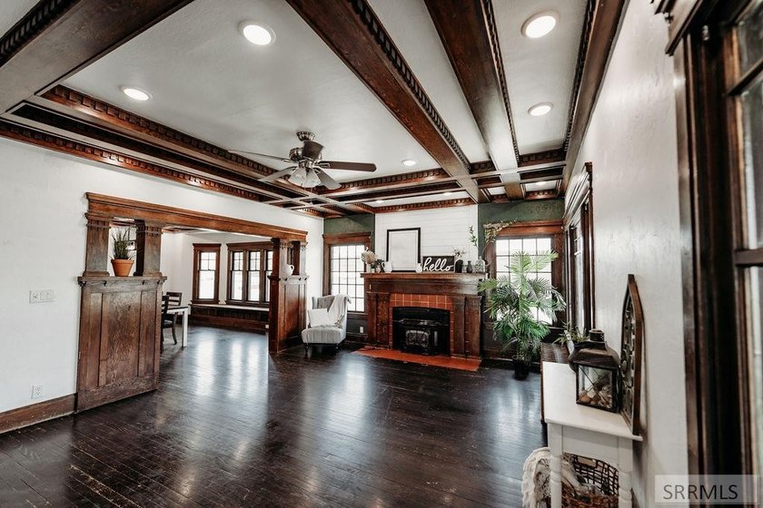 Step into timeless charm with this beautifully preserved 1910 - photo 15