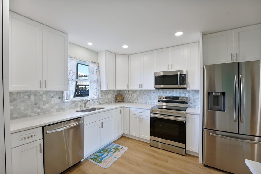 2 bedroom, 2 bathroom Lake Harbour Towers East, waterfront condo - photo 8
