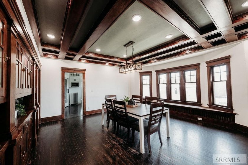 Step into timeless charm with this beautifully preserved 1910 - photo 18