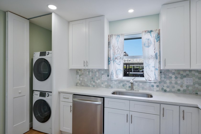 2 bedroom, 2 bathroom Lake Harbour Towers East, waterfront condo - photo 10