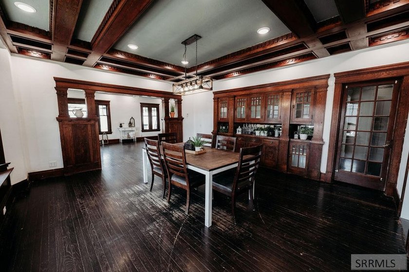 Step into timeless charm with this beautifully preserved 1910 - photo 20