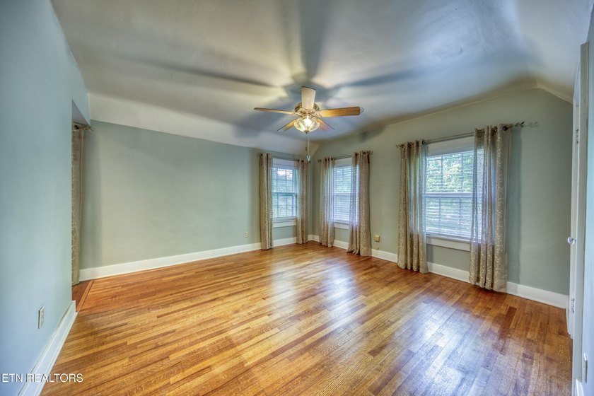 Charming 1930s English Cottage-inspired home where original - photo 21