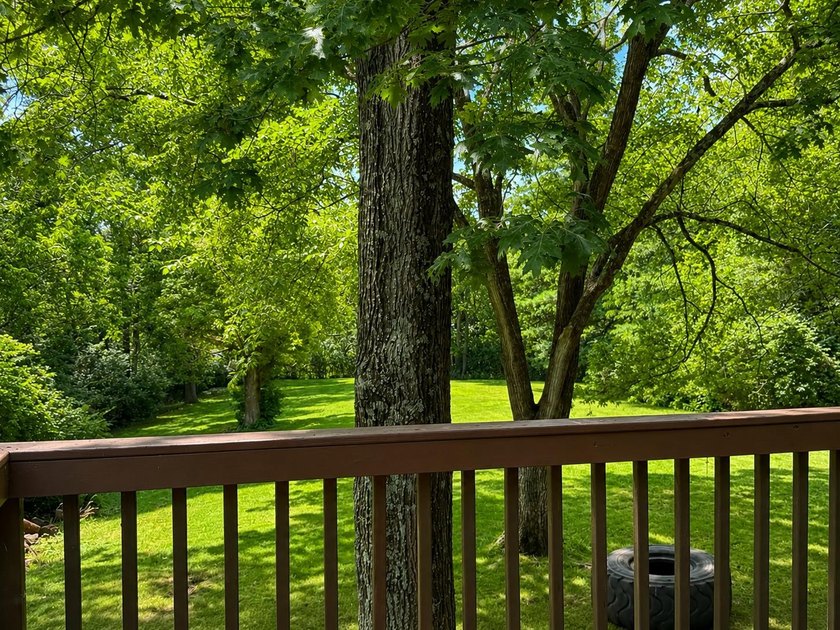 Welcome to Hidden Valley Lake! This 3-bedroom, 2.5-bath home - photo 22