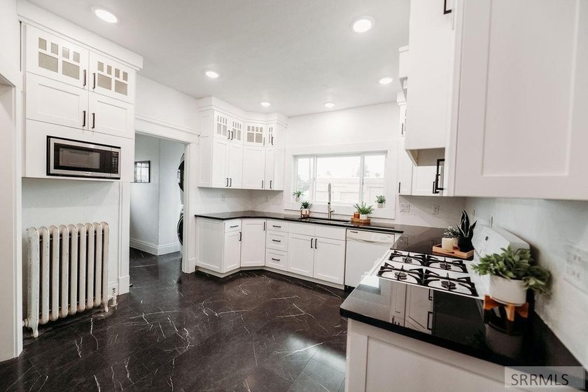 Step into timeless charm with this beautifully preserved 1910 - photo 23