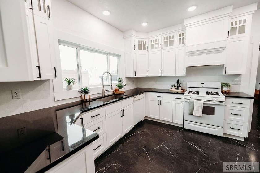 Step into timeless charm with this beautifully preserved 1910 - photo 26