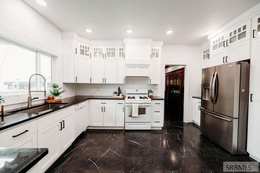 Step into timeless charm with this beautifully preserved 1910 - photo 27