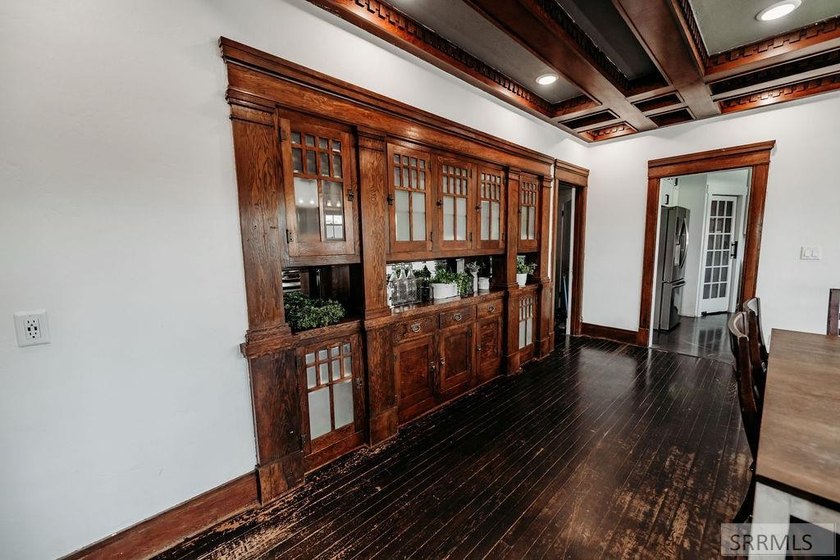 Step into timeless charm with this beautifully preserved 1910 - photo 32