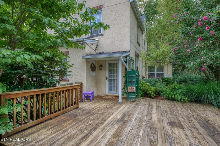 Charming 1930s English Cottage-inspired home where original - photo 33