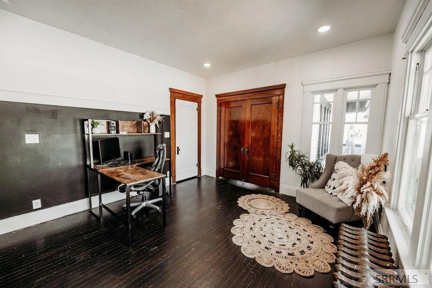 Step into timeless charm with this beautifully preserved 1910 - photo 36