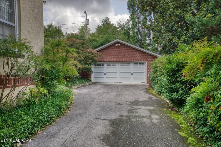 Charming 1930s English Cottage-inspired home where original - photo 49