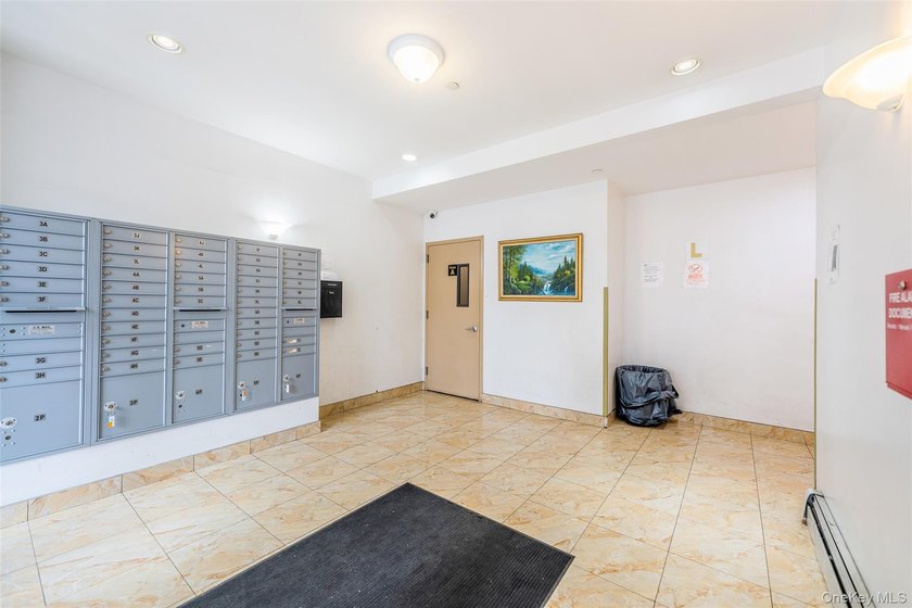 Welcome to this beautifully maintained 2 bedroom, 2 bath - photo 3