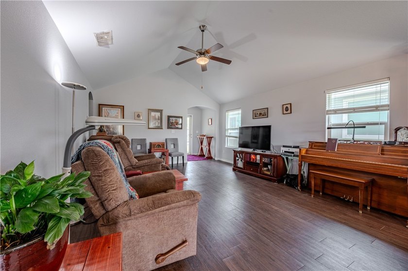 Welcome to this well-maintained 3-bedroom, 2-bath home with a - photo 5