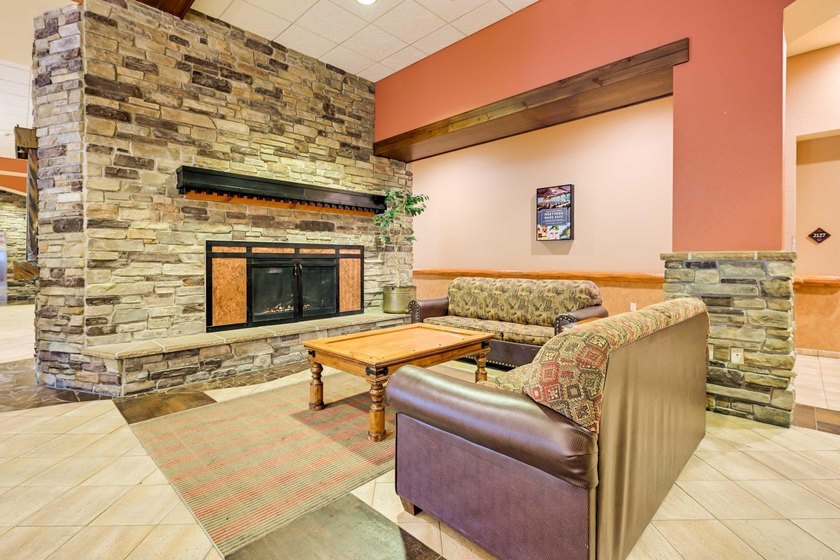 Motivated Seller! Fully furnished &amp; Move-In Ready! Turnkey - photo 30