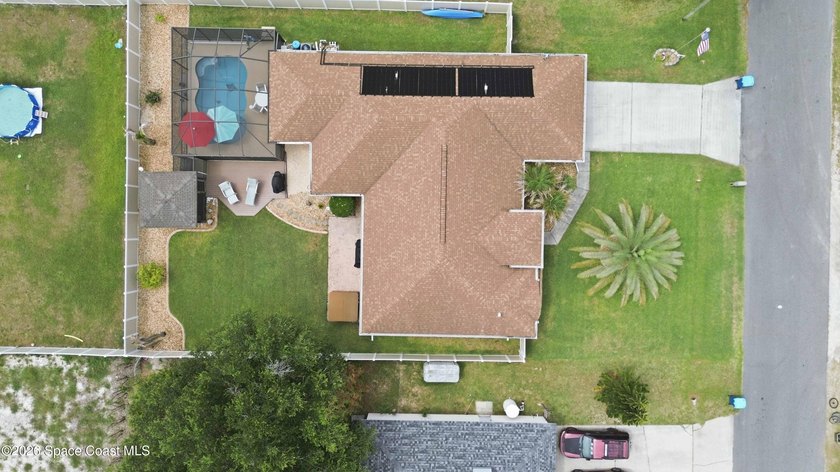 Welcome to this beautifully maintained spacious home that - photo 2