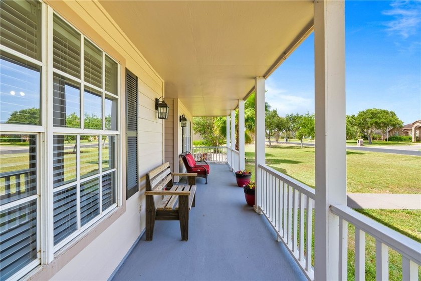 Located on a 1-acre lot in the desirable London ISD, this - photo 3
