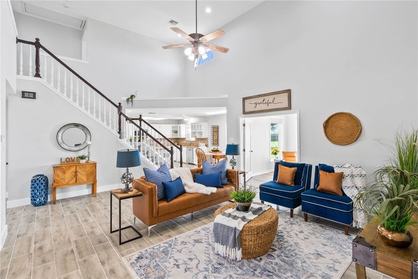 Located on a 1-acre lot in the desirable London ISD, this - photo 4