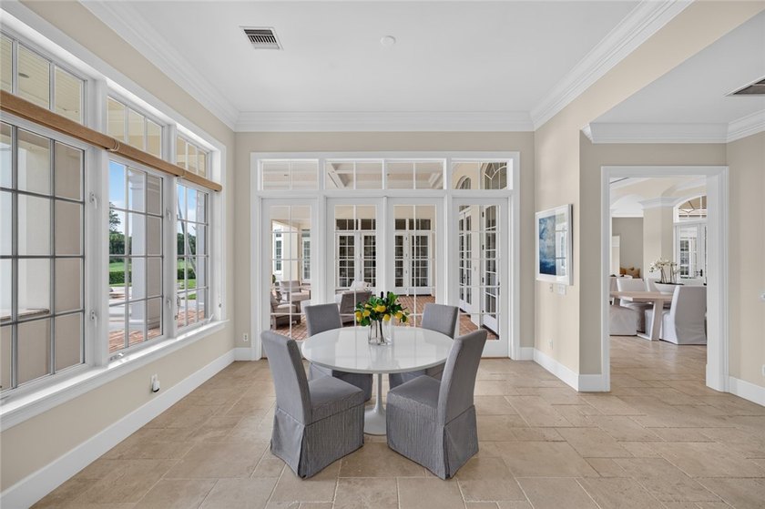 Rarely available exquisite Orchid Island golf estate with 4BR + - photo 14