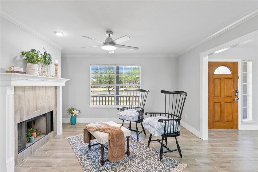 Located on a 1-acre lot in the desirable London ISD, this - photo 6