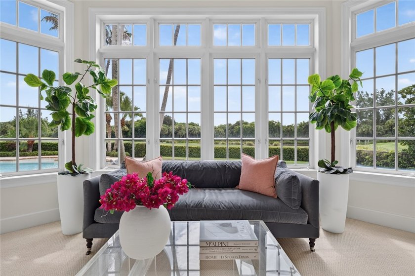 Rarely available exquisite Orchid Island golf estate with 4BR + - photo 19