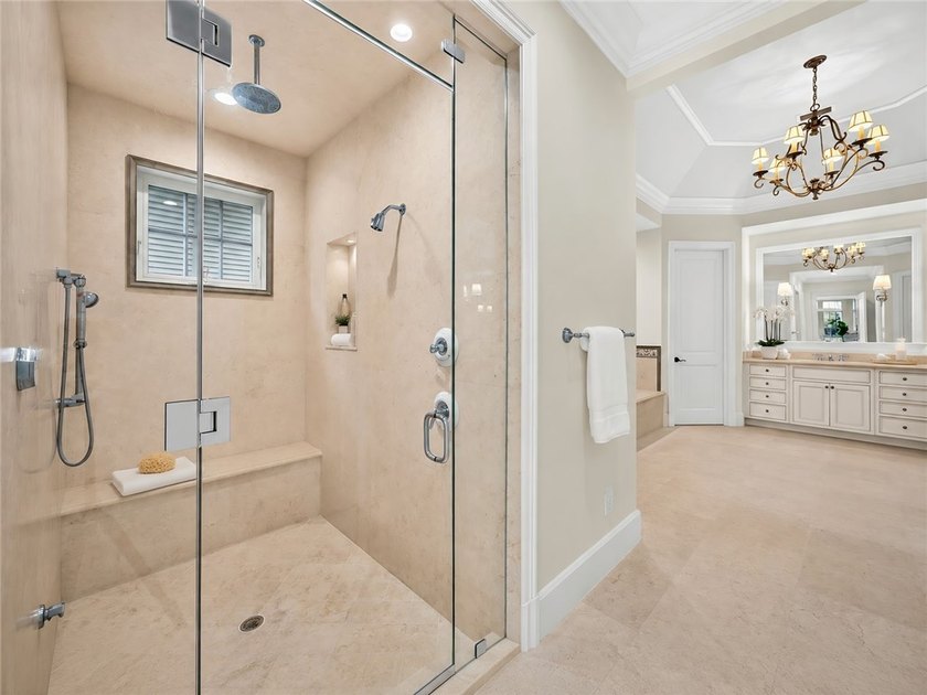 Rarely available exquisite Orchid Island golf estate with 4BR + - photo 22
