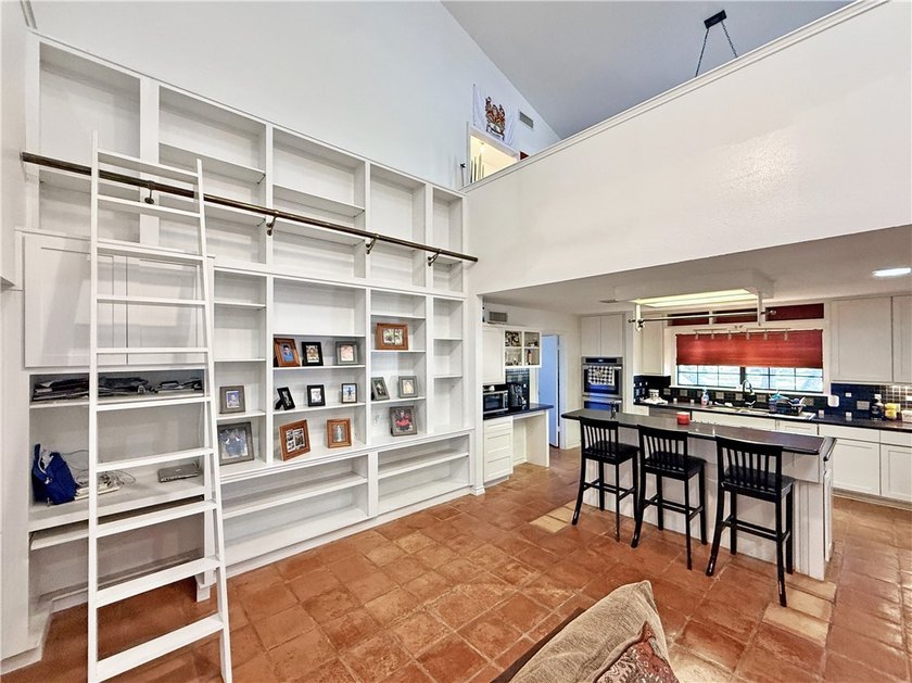 MOTIVATED SELLER! BRING AN OFFERS! This classic-style 2-story - photo 5