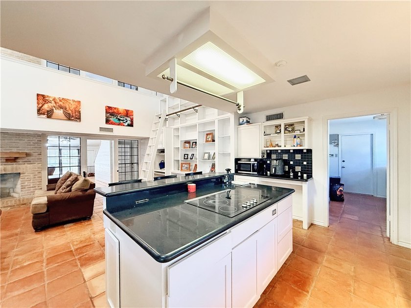 MOTIVATED SELLER! BRING AN OFFERS! This classic-style 2-story - photo 8