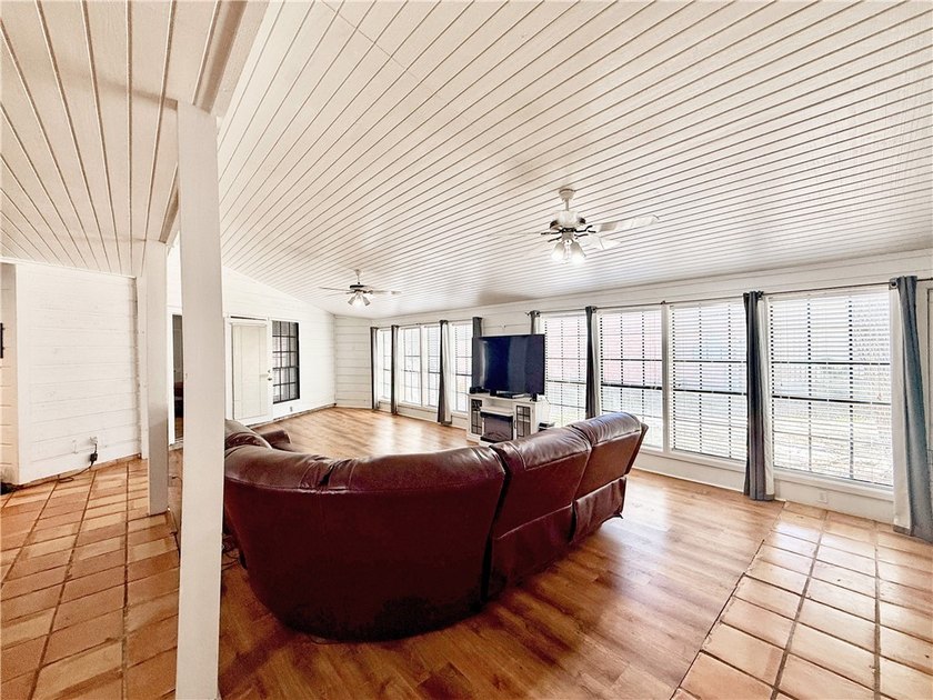 MOTIVATED SELLER! BRING AN OFFERS! This classic-style 2-story - photo 10