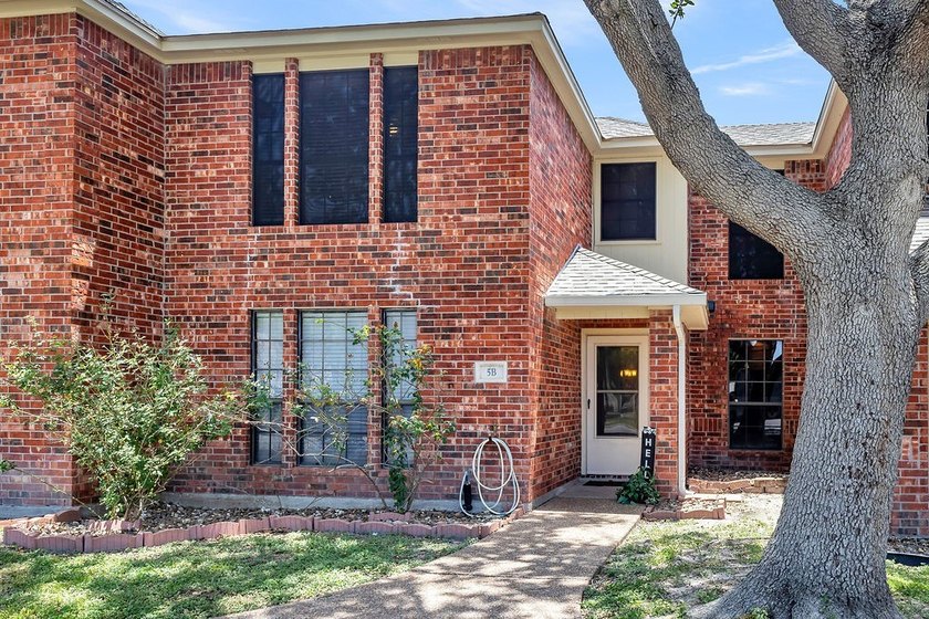 Charming Townhome in The Havens Welcome to this inviting - photo 2