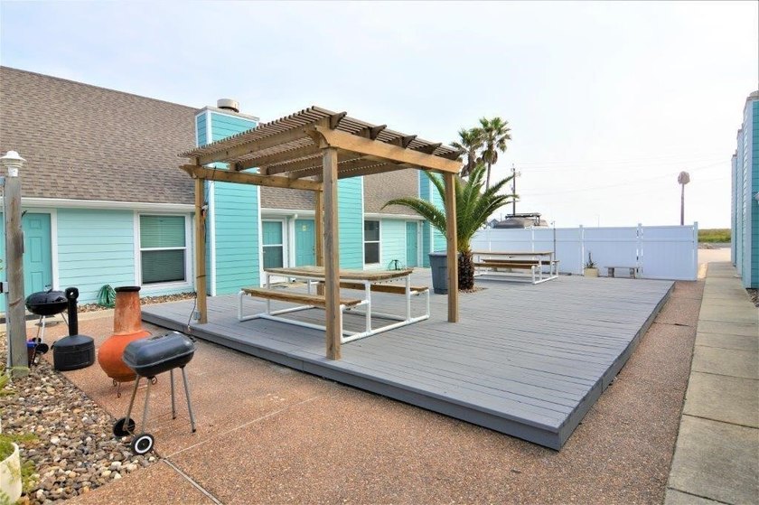 Experience the best of Island living in this beautifully - photo 3