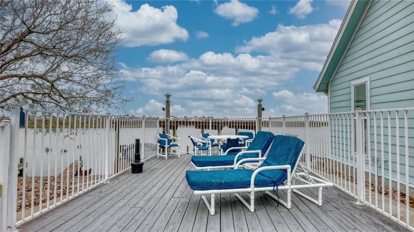 Experience the best of Island living in this beautifully - photo 7