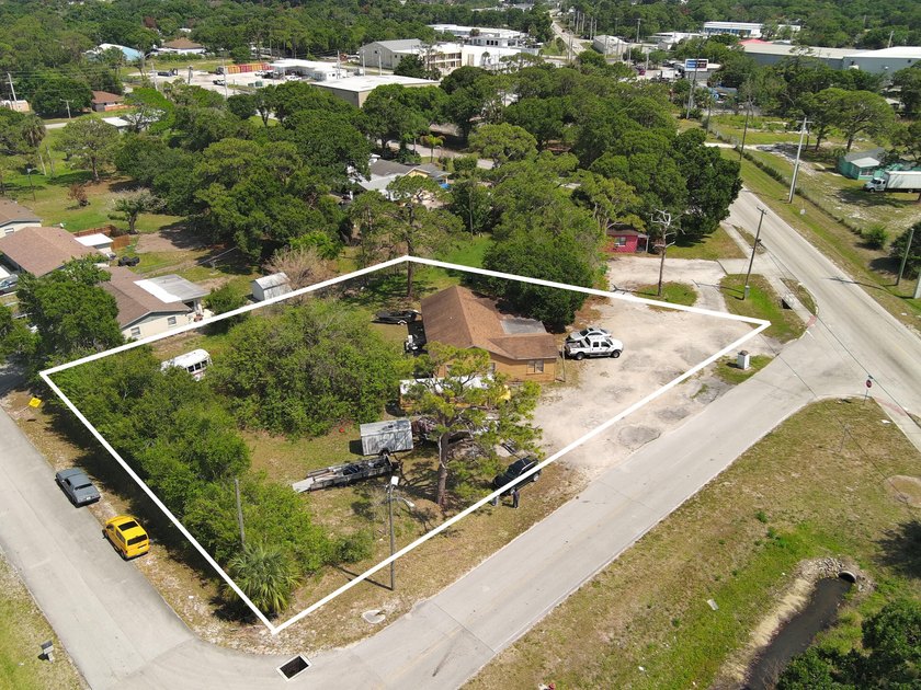 1 acre with 2 homes! Being sold together with 906 Angle road - photo 13