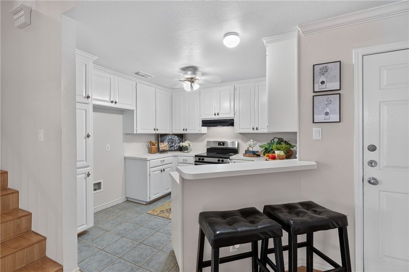 Move-in ready townhome located in the desirable The Havens - photo 9