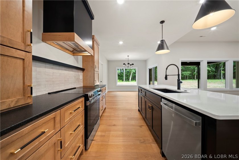 Welcome to this stunning brand-new modern construction home - photo 17