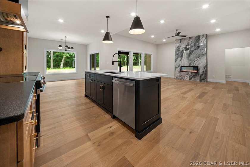 Welcome to this stunning brand-new modern construction home - photo 18