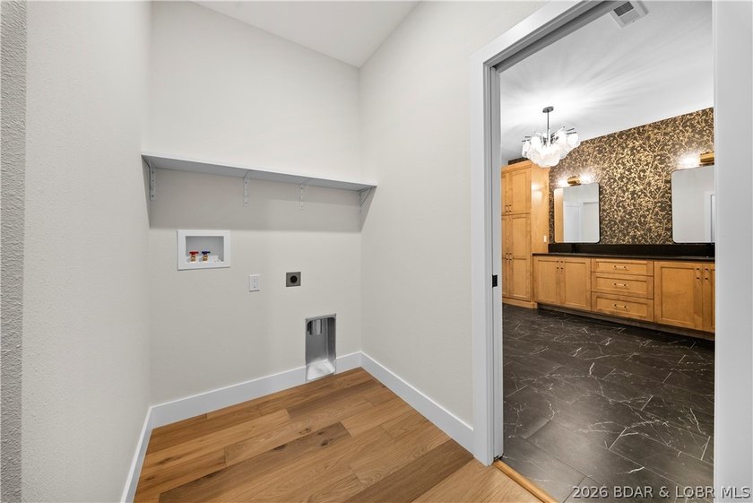 Welcome to this stunning brand-new modern construction home - photo 33