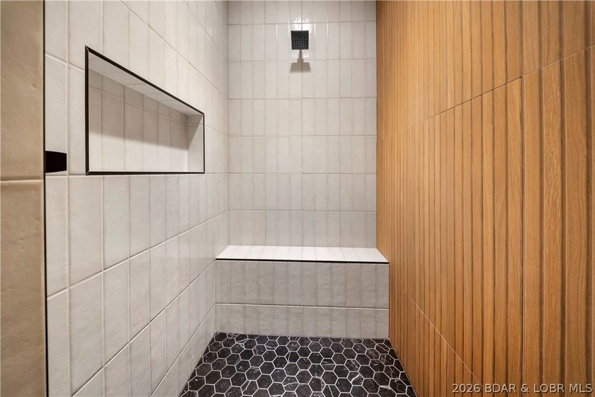Welcome to this stunning brand-new modern construction home - photo 37