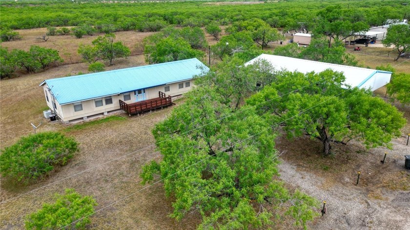 Unique investment opportunity Duplex plus bonus building on one - photo 2