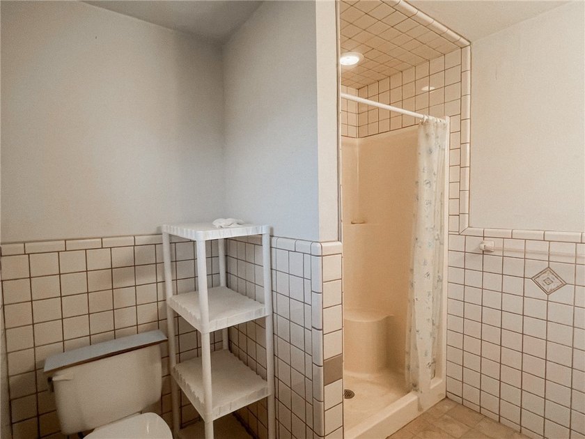 Unique investment opportunity Duplex plus bonus building on one - photo 4