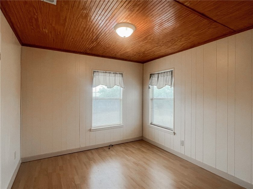 Unique investment opportunity Duplex plus bonus building on one - photo 5