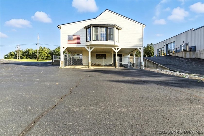 Unlock the potential of this exceptional 4,477 square foot - photo 6