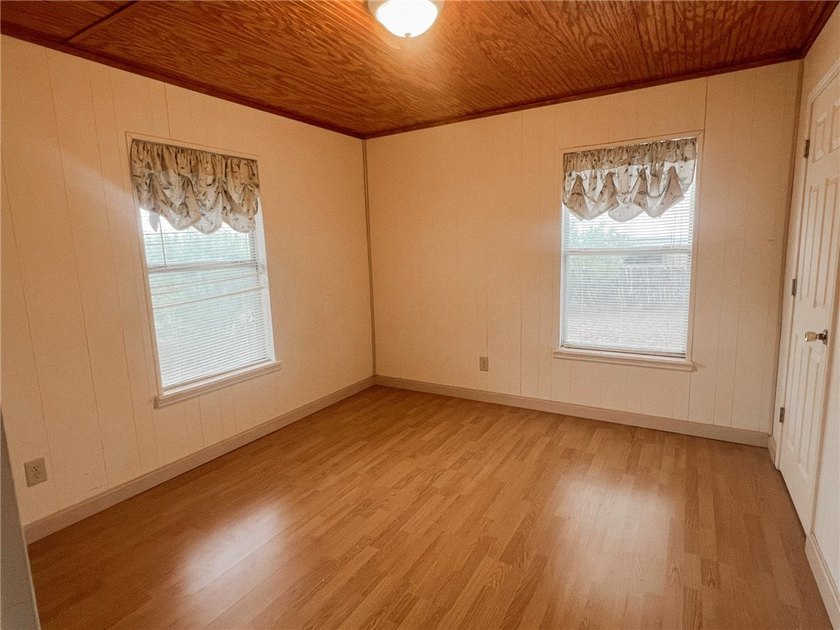 Unique investment opportunity Duplex plus bonus building on one - photo 6