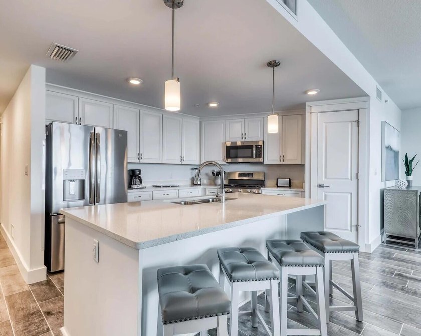 Luxury living at its best! 101 blu is a spacious, contemporary 2 - photo 11