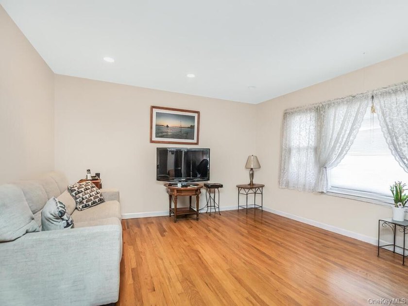 Beautiful fully detached legal 2-family home located in the - photo 17