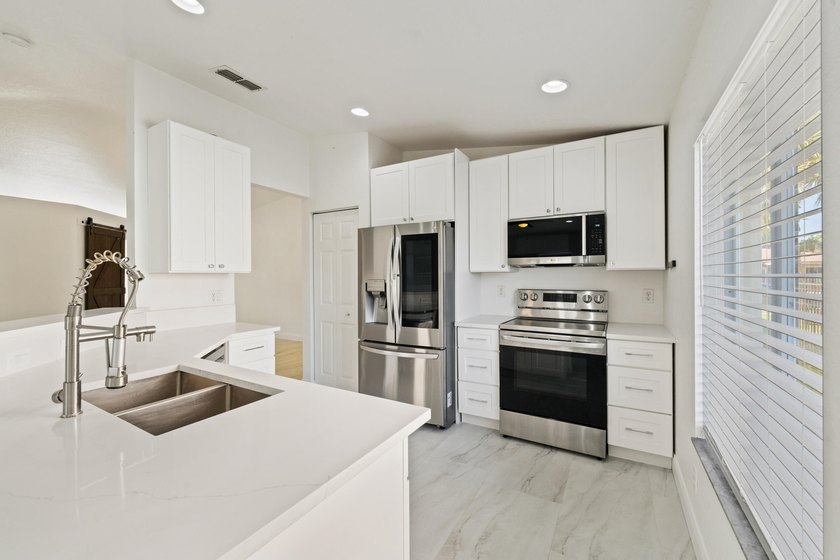 LAKESIDE Living at Its Best! Welcome to this beautifully - photo 24