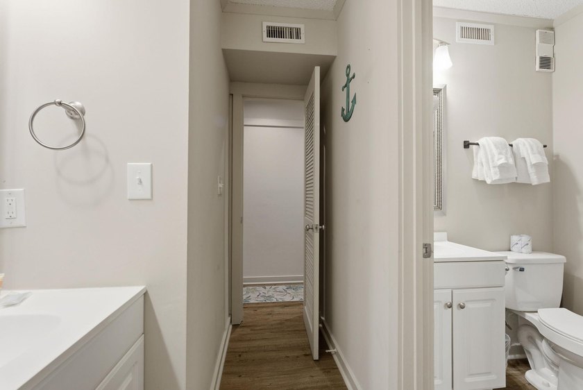 Perfect coastal retreat or investment! This remodeled 1-bedroom - photo 27