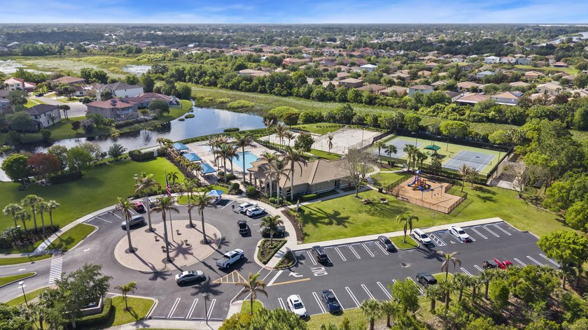 LAKESIDE Living at Its Best! Welcome to this beautifully - photo 36