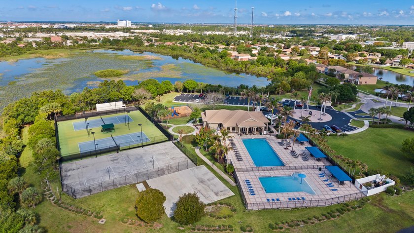 LAKESIDE Living at Its Best! Welcome to this beautifully - photo 37