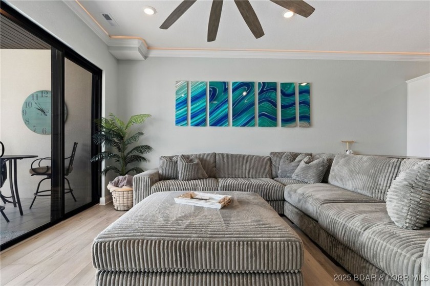Experience lake lifestyle from the top floor of furnished 3 - photo 4