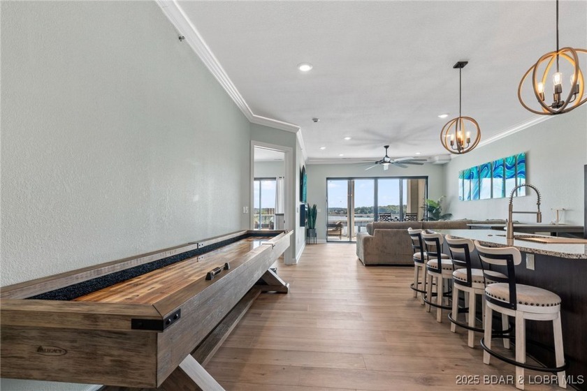 Experience lake lifestyle from the top floor of furnished 3 - photo 5