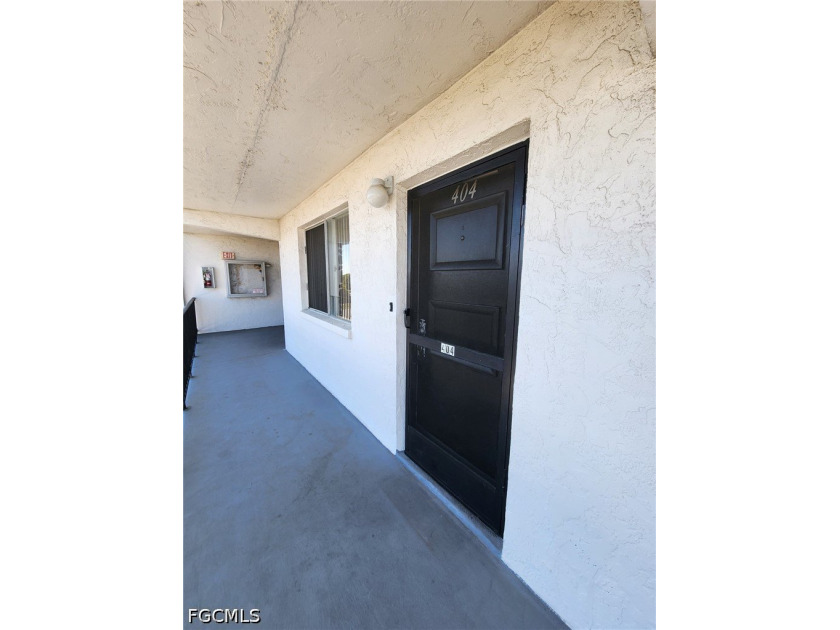 1 bedroom condo in a GREAT Cape Coral location. 1 Bedroom with - photo 12